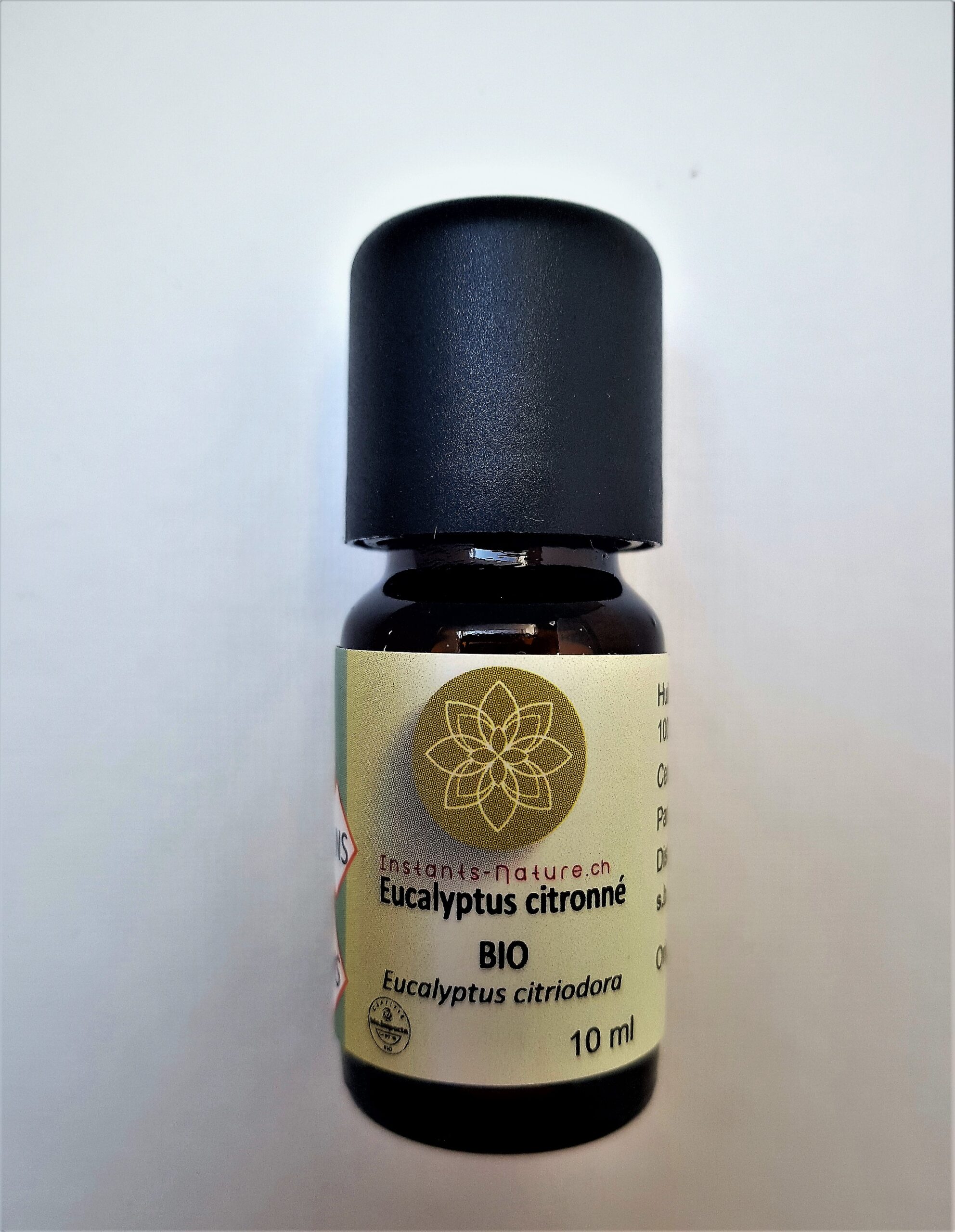 Découvrez l’huile essentielle d’eucalyptus citronné